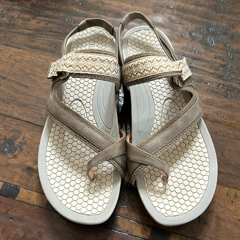 Baretraps women’s size 11 sandals